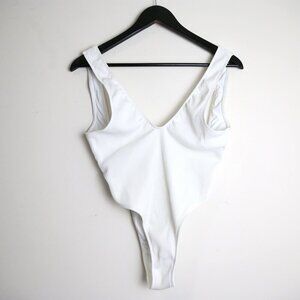 Get Wet Crisp White Ribbed Deep V-Neck One-Piece Swimsuit / Bodysuit Size Medium